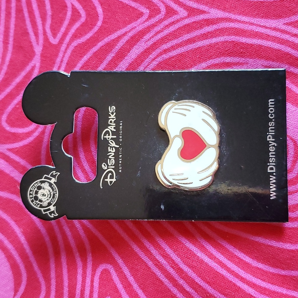 Disney Mickey Heart Gloves Trading Pin